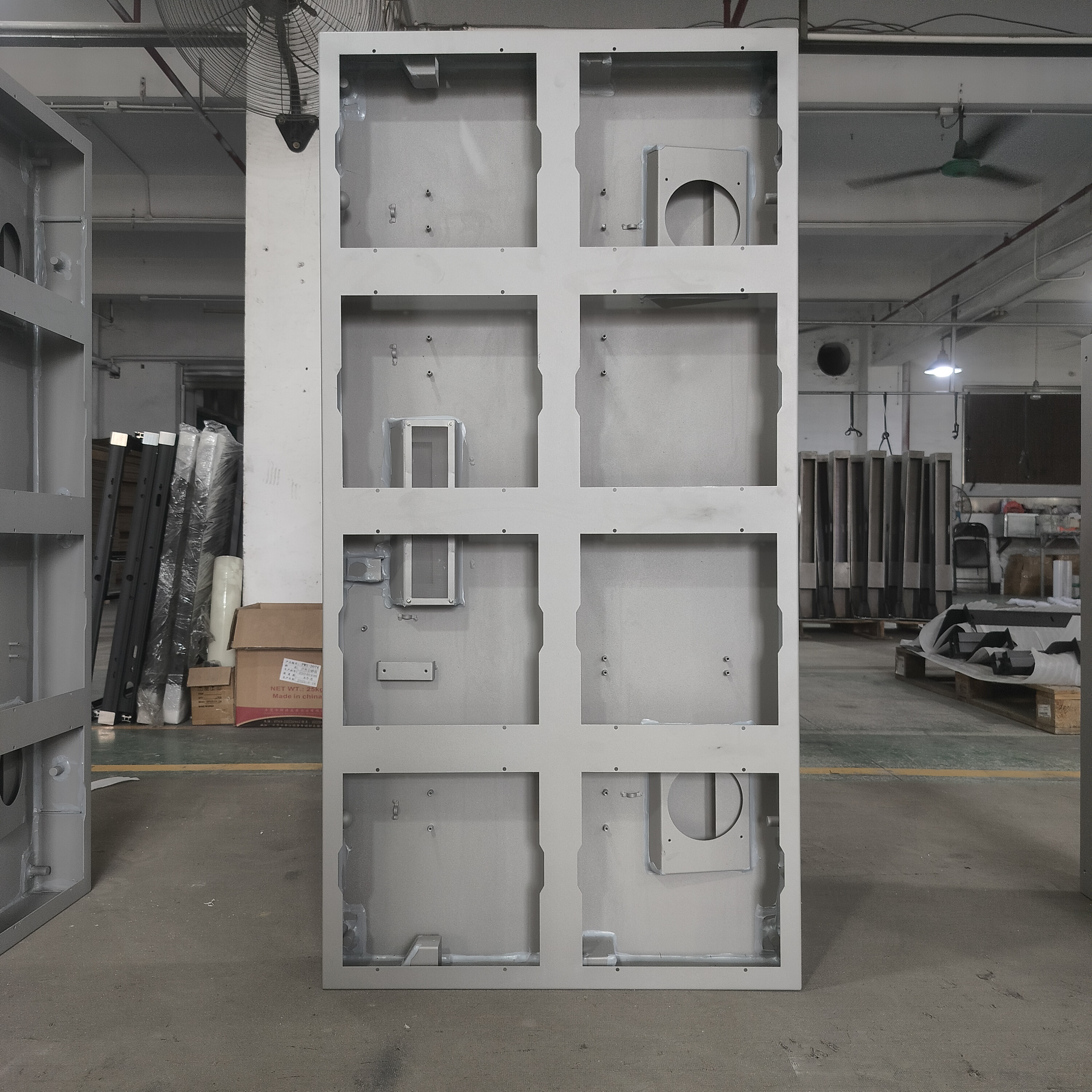 Welded Aluminum Frame with Corrosion Resistant Coating IP65 Waterproof LED Display Cabinet