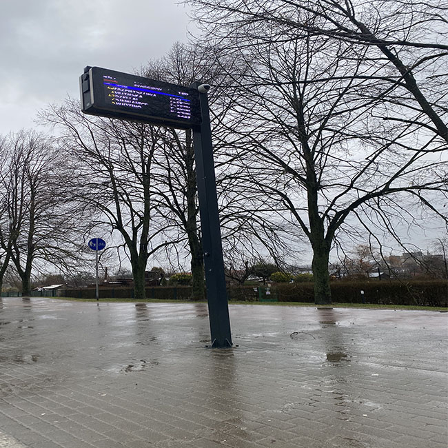 Bus Station Information Display Metal Case with Pole