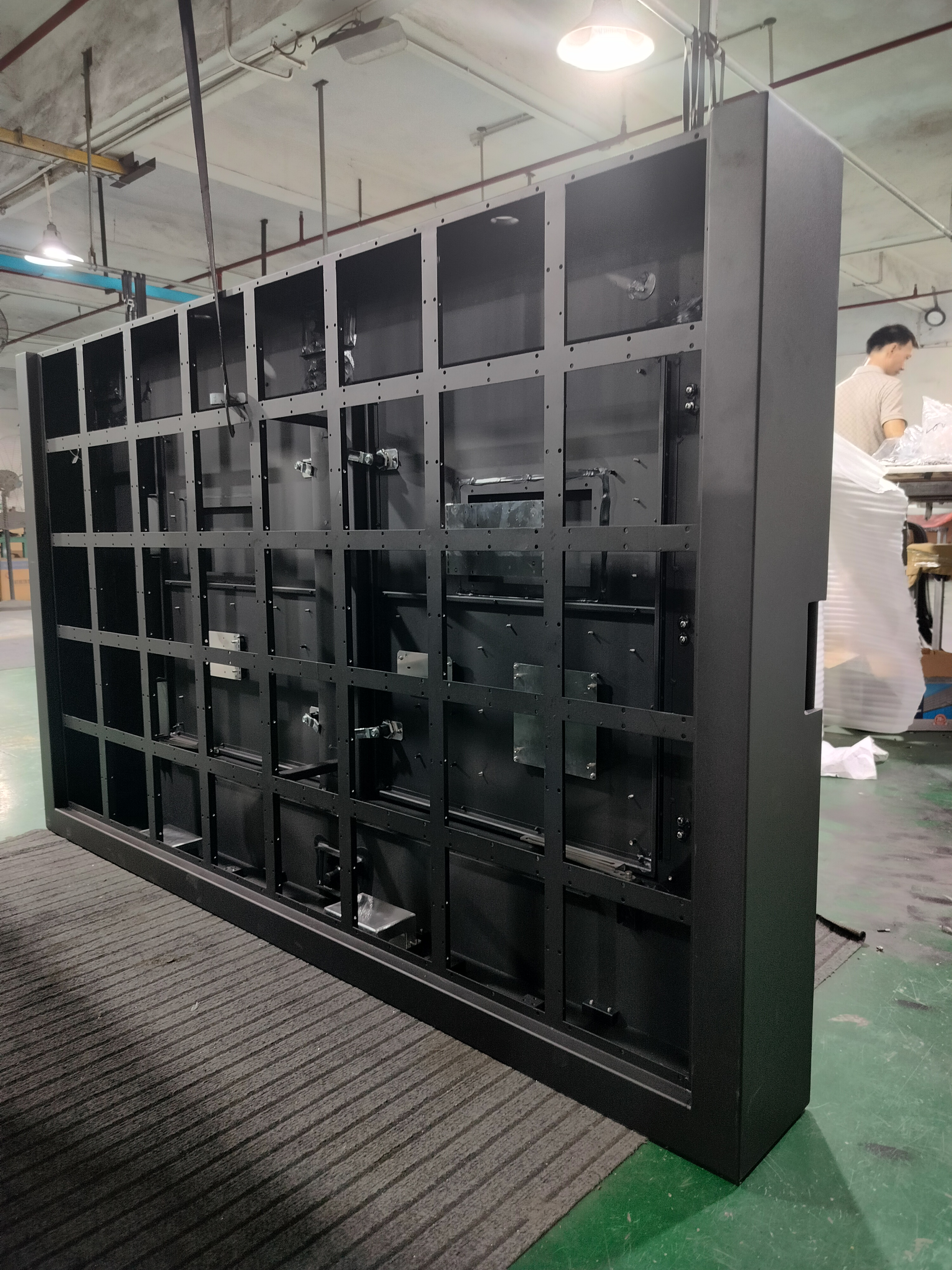 Sheet Metal Fabrication Custom 1720*1060mm LED CABINET
