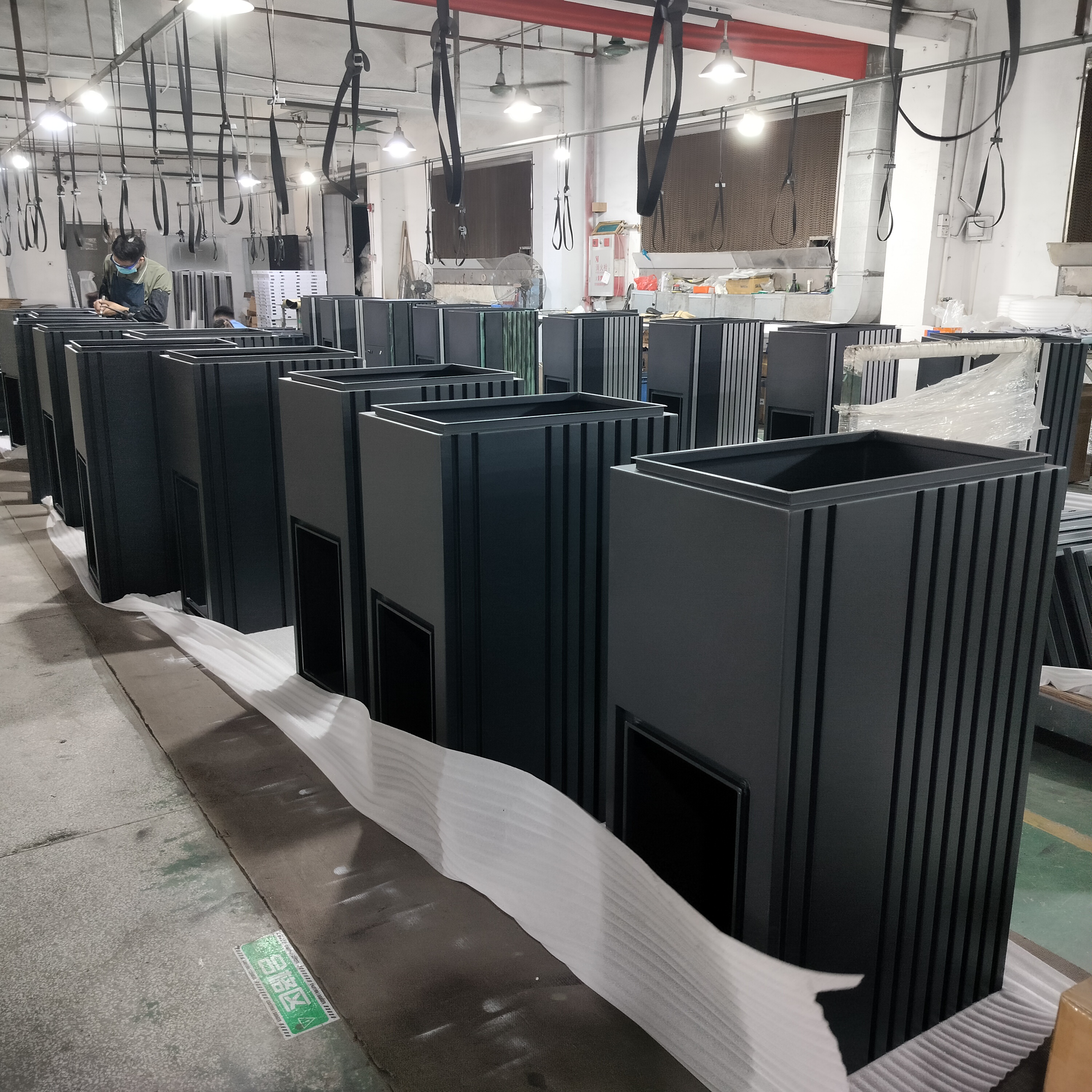 Durable Sheet Metal Mailbox - Secure Parcel Box