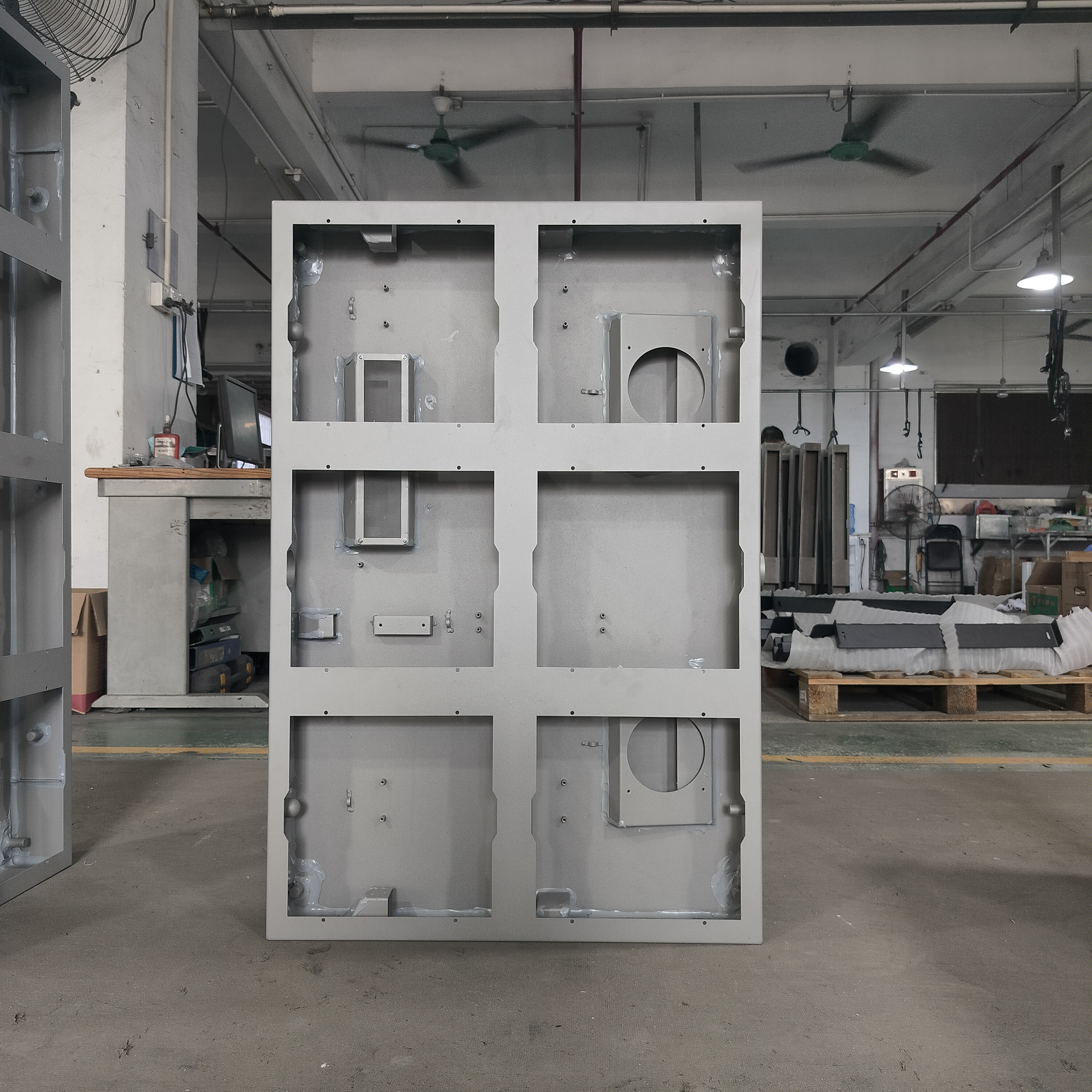 Welded Aluminum Frame with Corrosion Resistant Coating IP65 Waterproof LED Display Cabinet