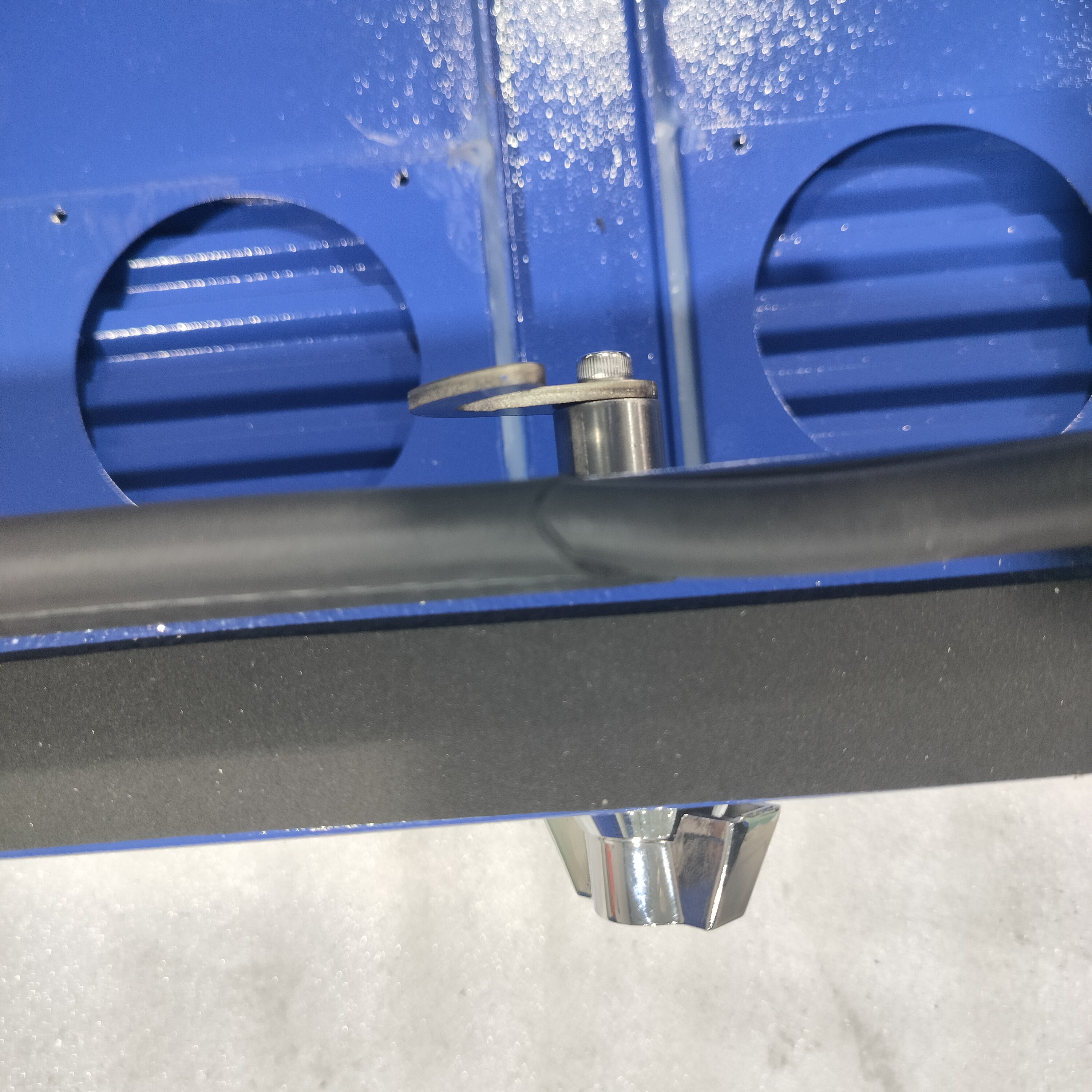 Outdoor Weatherproof Metal TV Enclosure